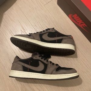 Size 10, 44 euro, just trying to get red of them, been trying to sell for awhile